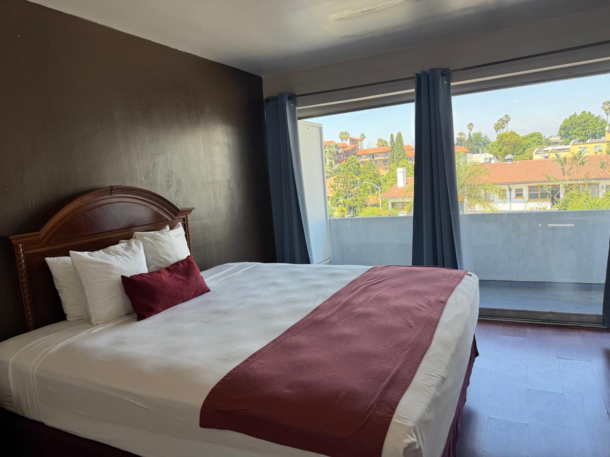 Holiday Lodge — Photos 1